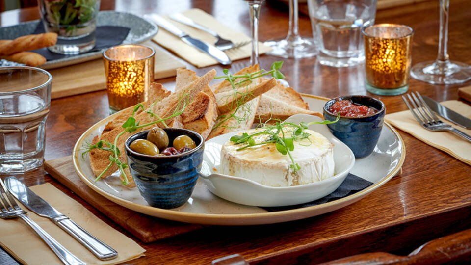 Queens Head bigcheese T054 121 SMLWEB